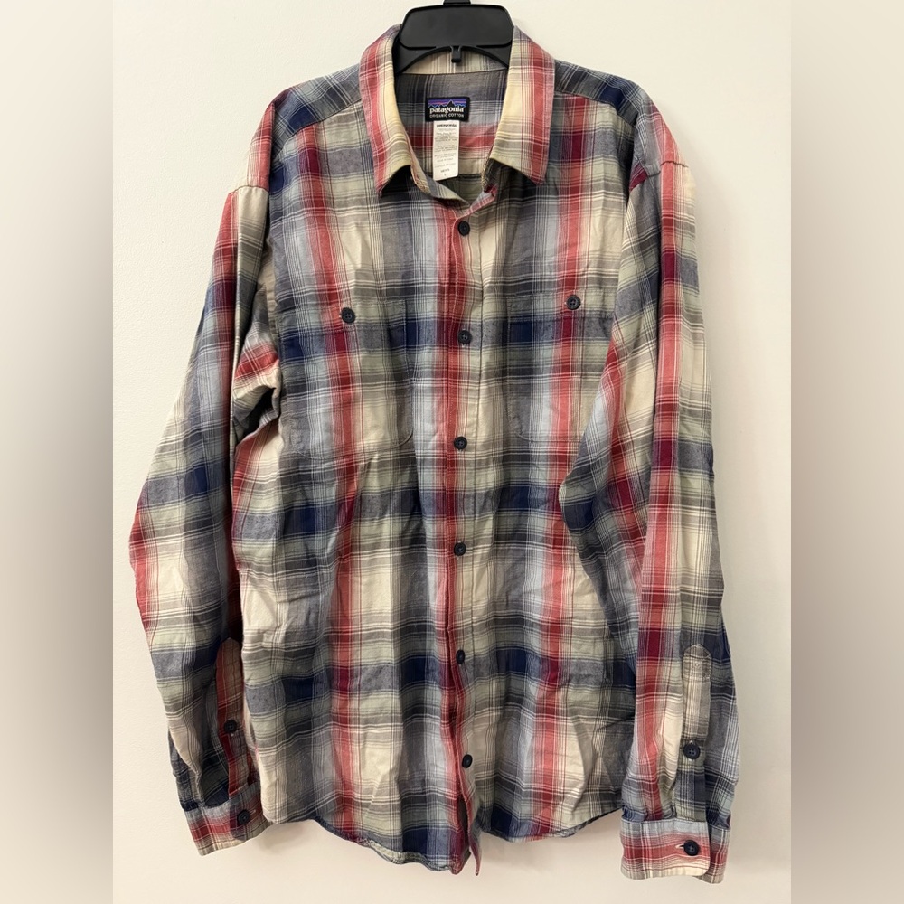 Patagonia organic cotton men’s Large button down shirtA810
